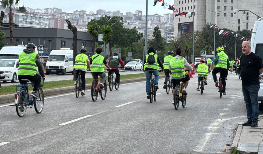 Samsun'da milli maç sonrası sağlıklı yaşam için pedal çevirdiler