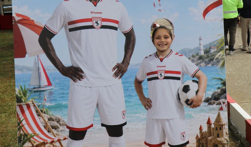 Samsunspor 60'ıncı yıl kutlamalarının son etkinliğinde tesislerini taraftarlara açtı