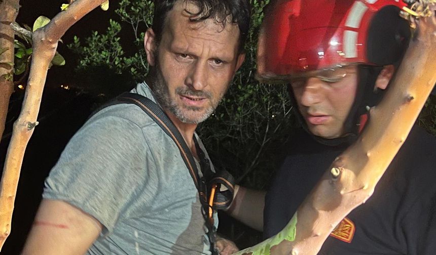 Sarp arazisinde mahsur kalan kişi için itfaiye ve AFAD'dan kurtarma operasyonu