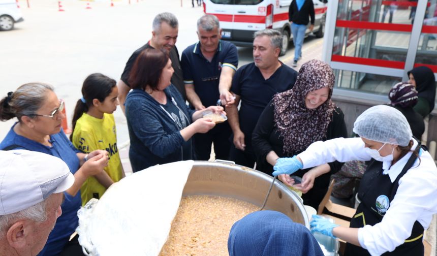 Tokat Belediyesi'nden vatandaşlara aşure ikramı