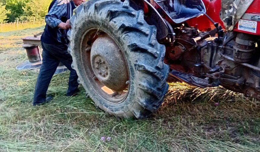 Traktör devrildi, yaralı muhtar ambulans helikopterle hastaneye kaldırıldı