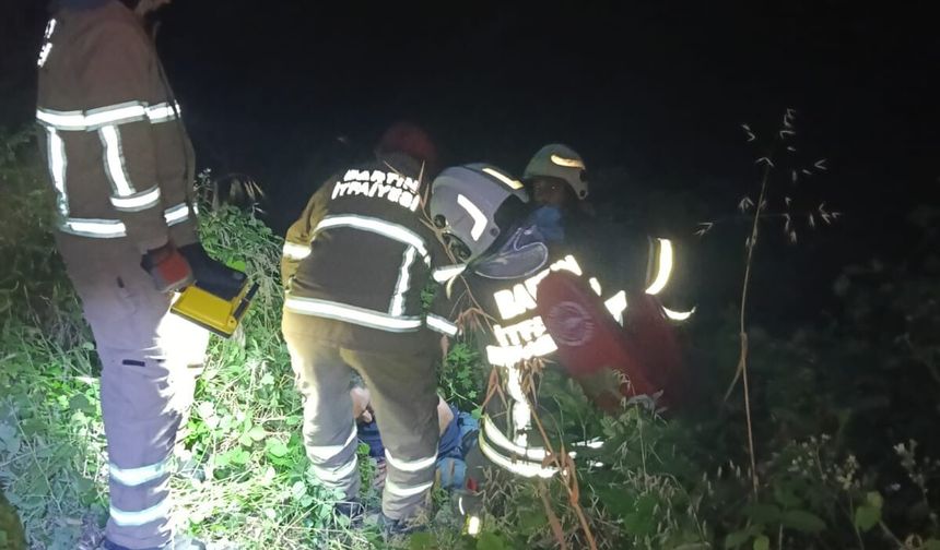 Tuvalet ihtiyacını gidermek isterken ırmağa düştü, itfaiye ekipleri kurtardı