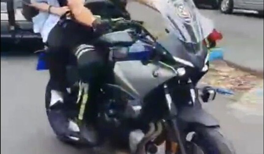 YKS'ye geç kalan öğrencilerin imdadına yunus polisleri yetişti