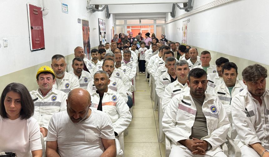 Zonguldak'ta maden işçileri, çocuklarının okulunda Babalar Günü'nü kutladı