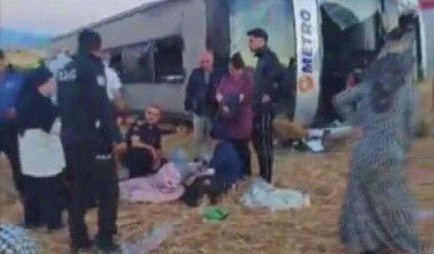 Amasya'da yolcu otobüsü devrildi; 2'si ağır, 46 yaralı