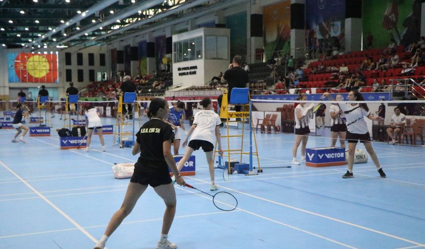 Badminton liglerinde mücadele Samsun'da başladı