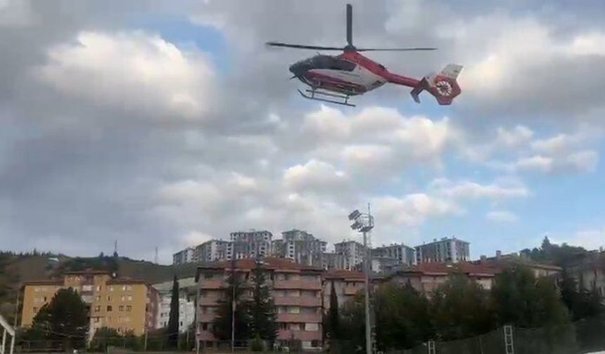 Çorum'da kapıya sıkışan çocuğun parmağı koptu; ambulans helikopterle Ankara'ya sevk edildi