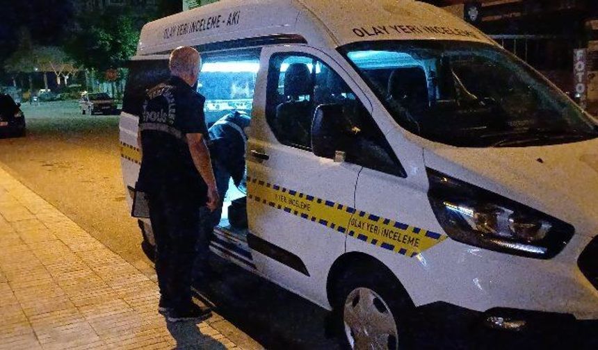 Çorum'da motosikletle gelen 2 kişi emlak ofisine tüfekle ateş edip kaçtı