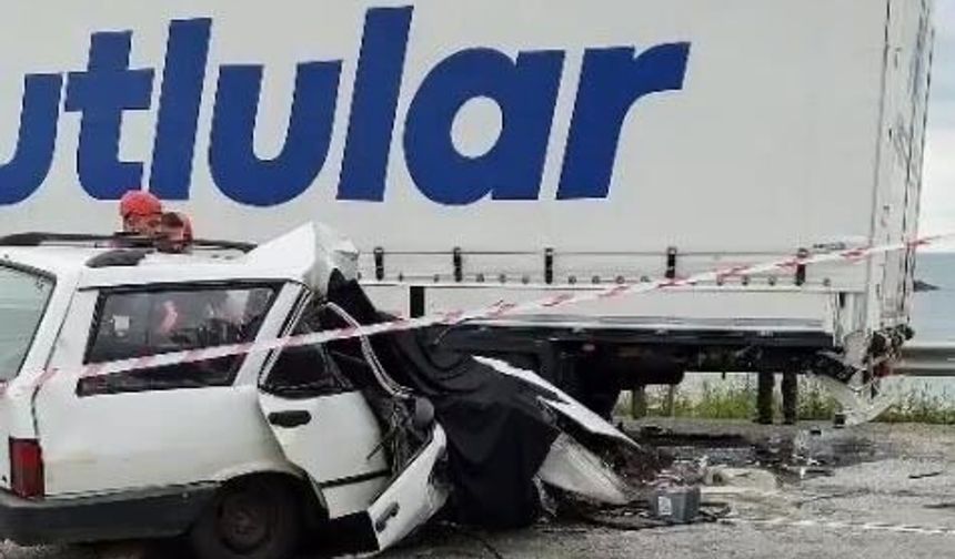 Giresun'da otomobil TIR'a çarptı: 1 ölü, 1 yaralı