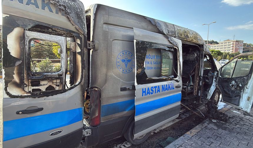 Hasta nakil aracı alev aldı, şoför diyaliz hastasını kurtardı