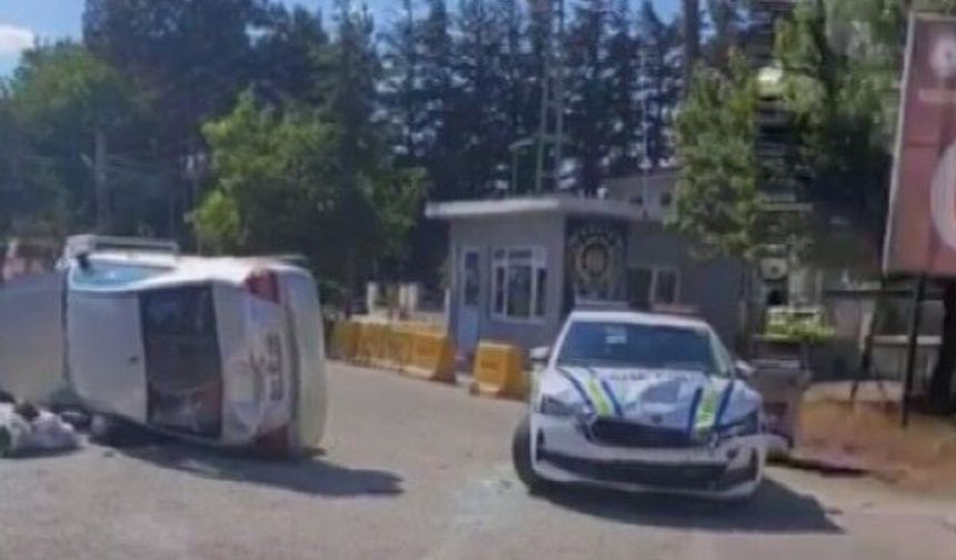 Kamyonla çarpışan otomobil takla attı: 1 çocuk öldü, 3 yaralı