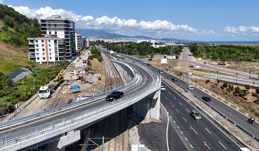 Kenan Şara Köprülü Kavşağı'nda 2 bağlantı yolu trafiğe açıldı