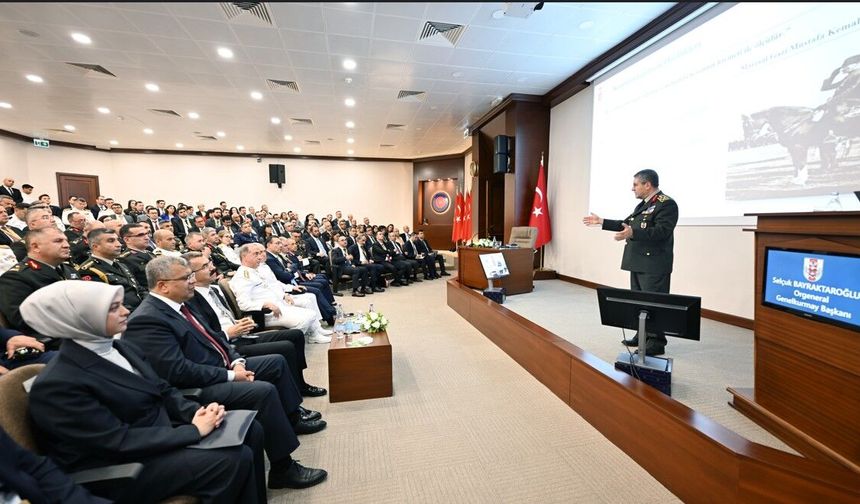 Orgeneral Bayraktaroğlu, Milli Güvenlik Konferansı'nda konferans verdi