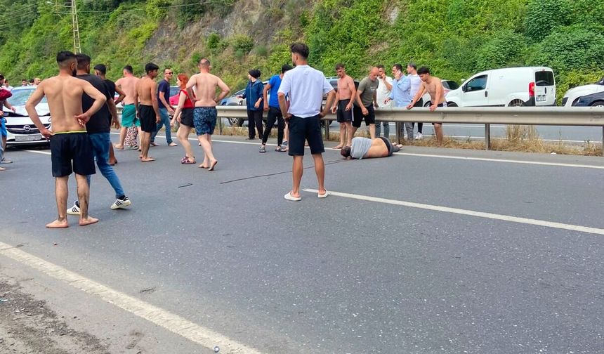 Otomobil baba ve 3 yaşındaki oğluna çarptı: 3 yaralı