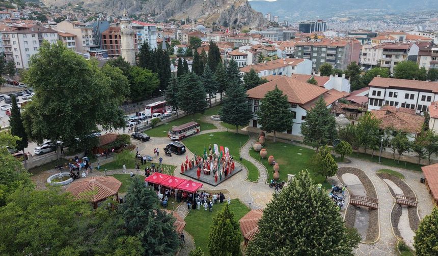 Tokat'ta asırlık vakıf geleneği: 30 çocuk için sünnet şöleni düzenlendi