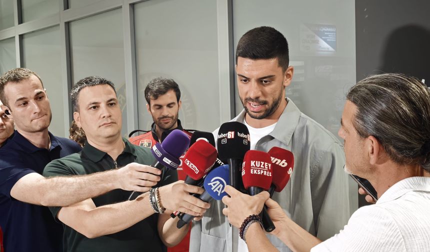 Trabzonspor'un yeni transferi Cenk Özkaçar Trabzon'da