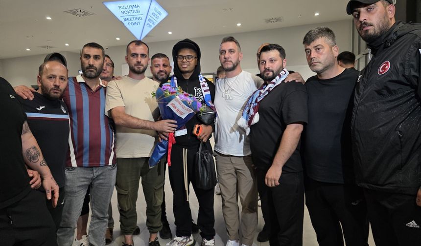 Trabzonspor'un yeni transferi Noah Saviolo şehre geldi / Metin eklendi