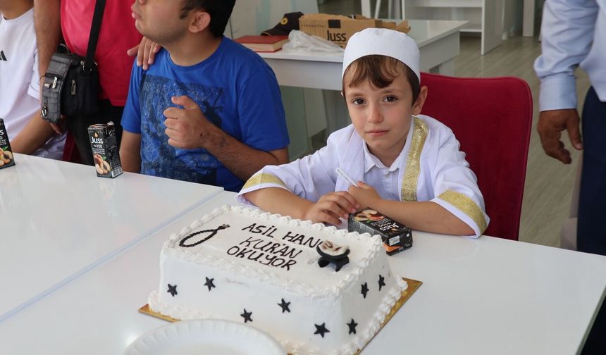 9 yaşındaki otizmli Asilhan, Kur'an okumayı öğrendi