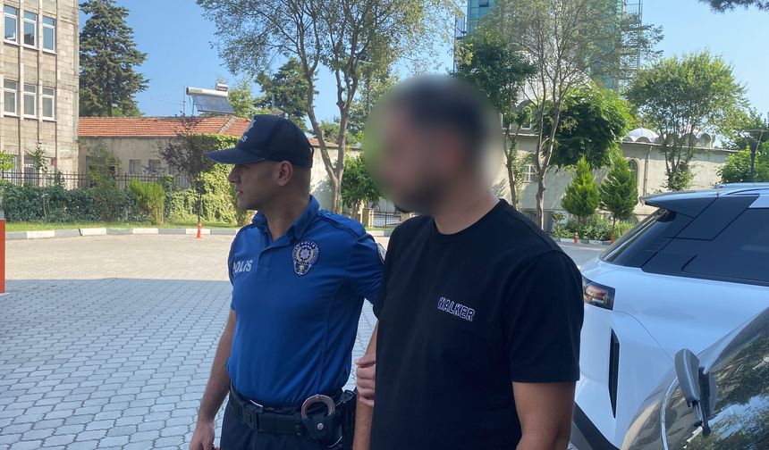Araçtan sarkıp konvoyu çekerken, başını duraksayan minibüse çarptı
