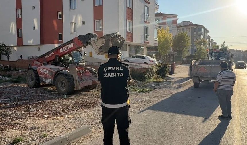 Arsaya döktüğü atıklar kendisine temizlettirilip para cezası uygulandı