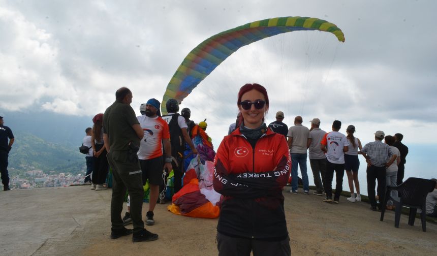 Artvin'de yamaç paraşütü yarışması heyecanı