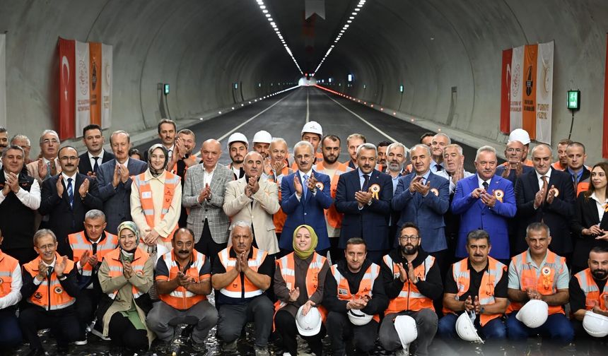 Bakan Uraloğlu: Türkiye'yi adeta yeniden inşa ettik