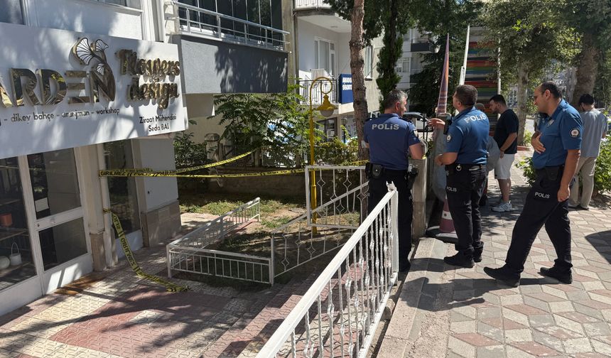 Balkondan düşüp hayatını kaybetti
