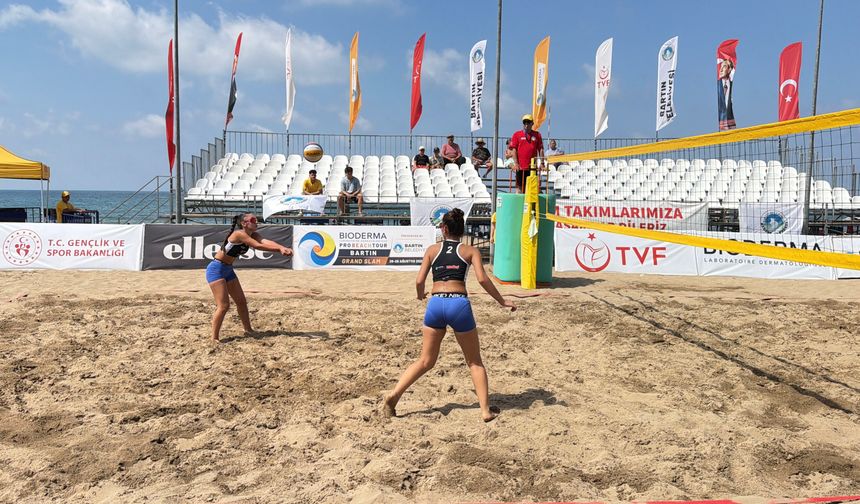Bartın'da plaj voleybolu heyecanı