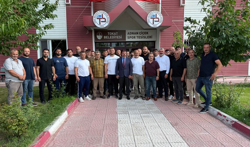 Başpehlivan Serhat Elvan, Tokat Belediye Spor Kulübü'ne transfer oldu