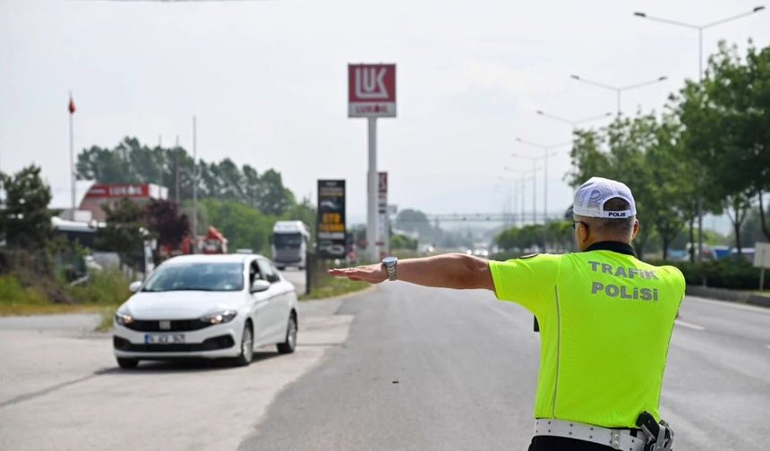 Bolu'da trafik denetimlerinde bin 337 sürücüye ceza
