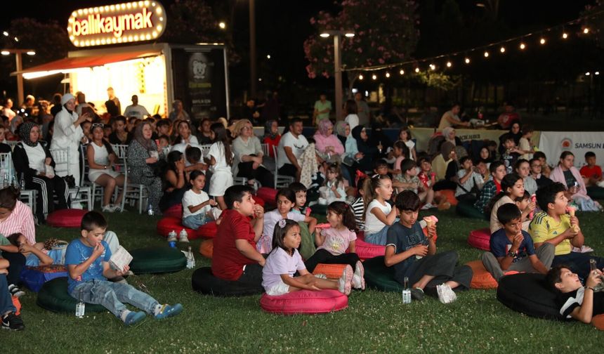 Büyükşehir'in açık hava sinema geceleri başladı