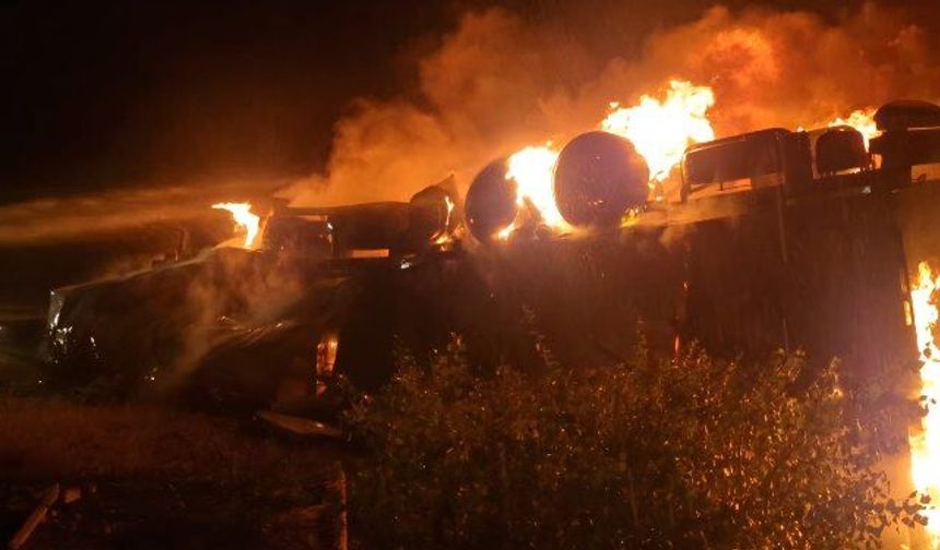 Çorum'da devrilen TIR alev aldı