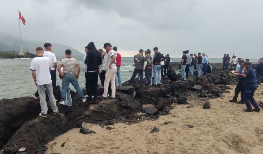 Denizde akıntıya kapılan İranlı, boğuldu