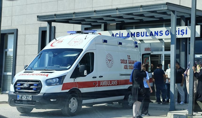 Devrilen traktörün altında kalan sürücü hayatını kaybetti