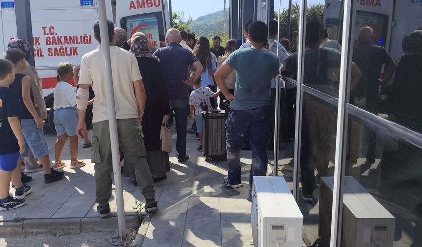Devrilen traktörün sürücüsü ağır yaralandı