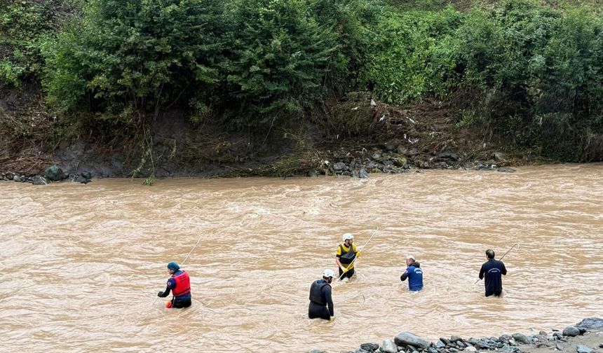 Giresun'da sağanak sel ve taşkına neden oldu; 2 kişi kayıp (2)