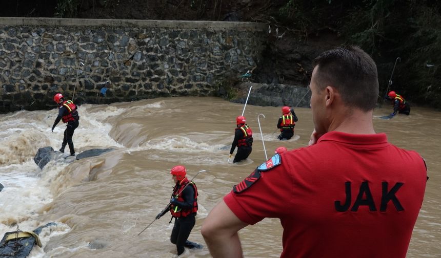 Giresun'da sağanak, sel ve taşkına neden oldu; 2 kişi kayıp (5)