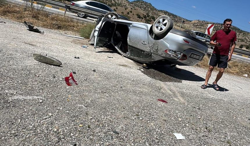 Kastamonu'da bariyerlere çarpan otomobil takla attı: 6 yaralı