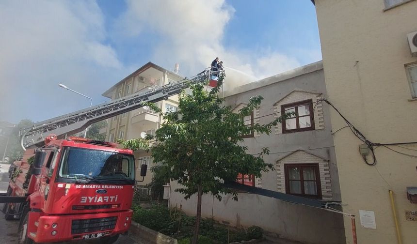 Kışlık hazırlık için evin teras katında yakılan mangal ateşinden yangın çıktı
