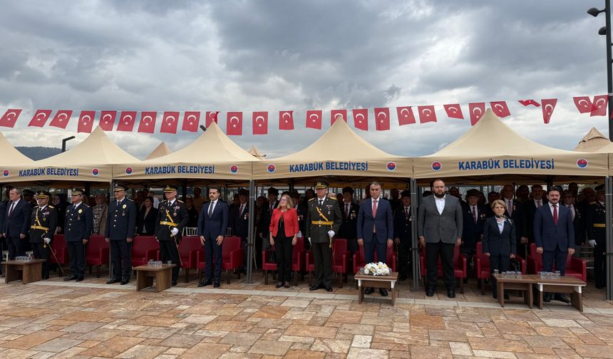 Komandoların 30 Ağustos gösterisi ilgiyle izlendi