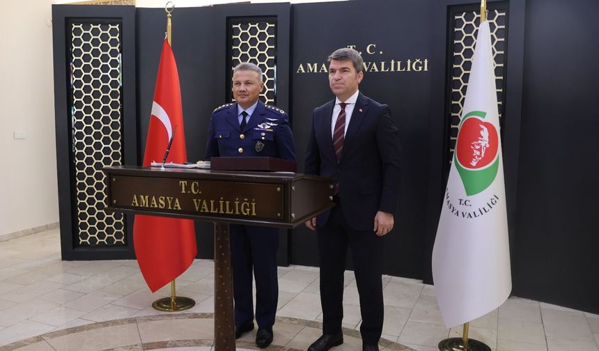Merzifon 5'inci Ana Jet Üs Komutanı olarak atanan Alper Gezeravcı, Vali Bakan'ı ziyaret etti