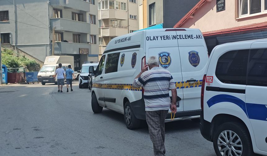 Odasında ölü bulundu