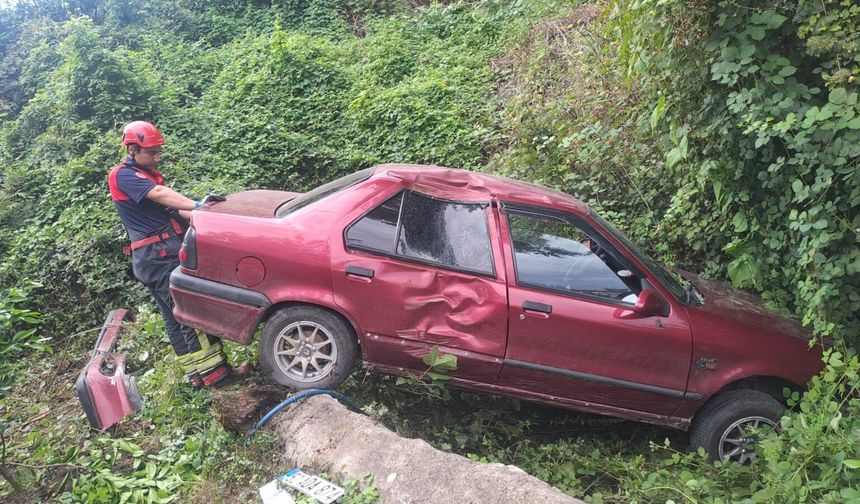Ordu'da otomobil bahçe duvarına çarptı: 2 yaralı