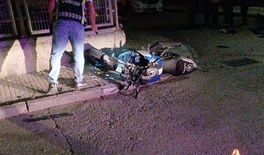 Otomobil ile çarpışan motosikletin sürücüsü ağır yaralandı