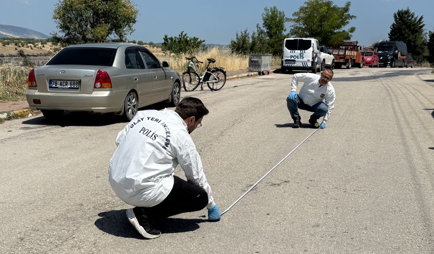 Otomobil ile elektrikli bisiklet çarpıştı; 1 ağır yaralı