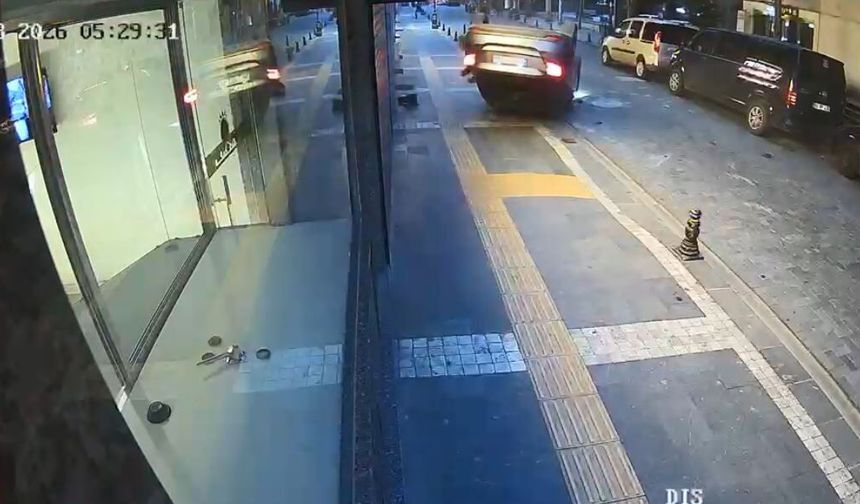 Otomobilin takla attığı kaza kamerada