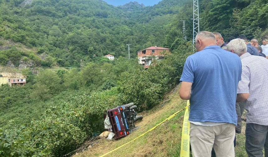 Patpat devrildi; sürücünün eşi öldü