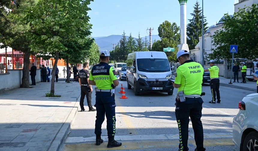 Polis ve jandarma ekiplerinden kaçakçılık ve narkotik operasyonu