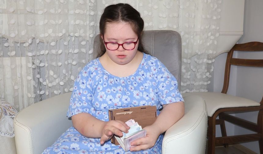 Rüyasında Kabe'yi gören Down sendromlu Hüma, umre hayali için harçlıklarını biriktiriyor