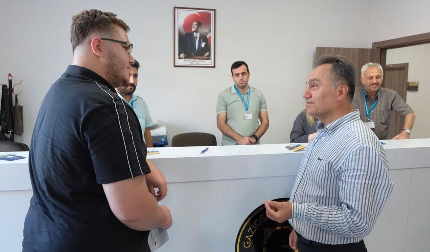 TOGÜ'de kayıt heyecanı; Rektör Yılmaz öğrencileri karşıladı